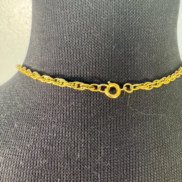 Vintage Gold Tone Medallion Pendant Necklace Retro Chain Tassel - Picture 3 of 3